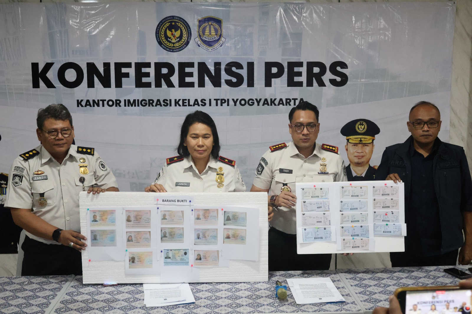 Imigrasi Yogyakarta Tunda Keberangkatan 13 WNI Diduga Jemaah Haji Non-Prosedural di Bandara YIA