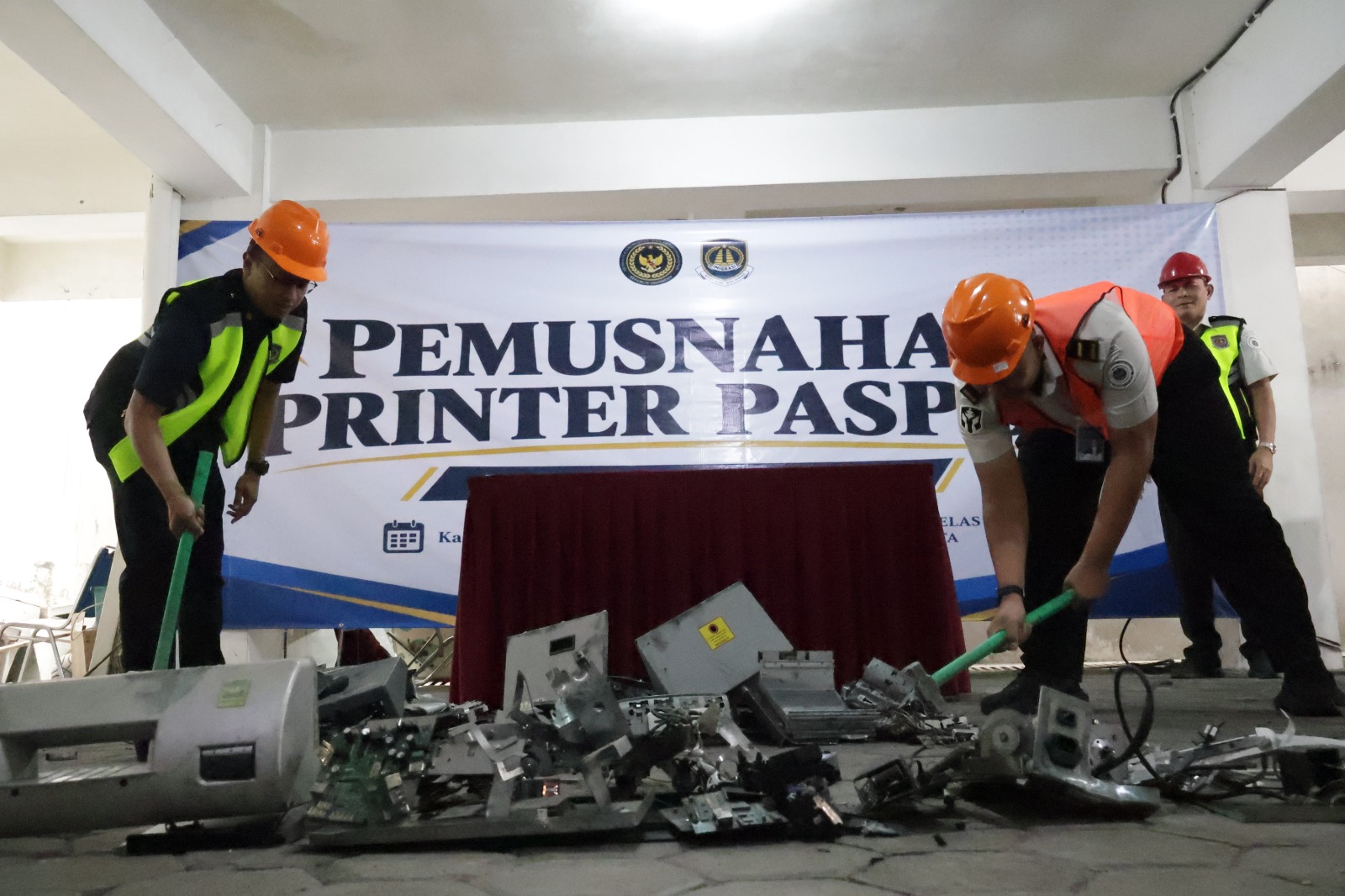 Imigrasi Yogyakarta Musnahkan 5 Printer Paspor Rusak Berat